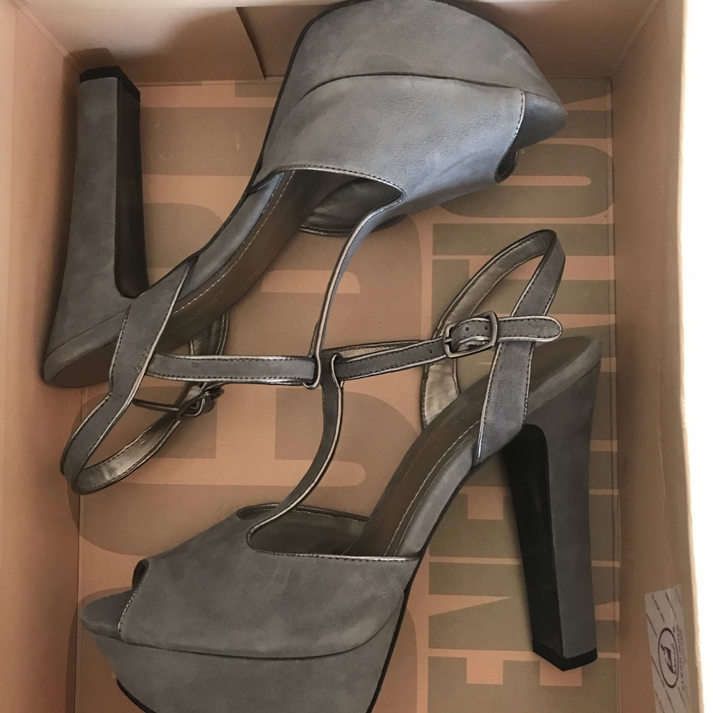 BCBG Grey suede platform heels